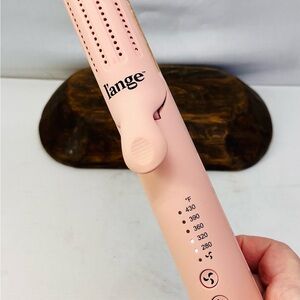 Lange Soft Pink Hair Styling Tool